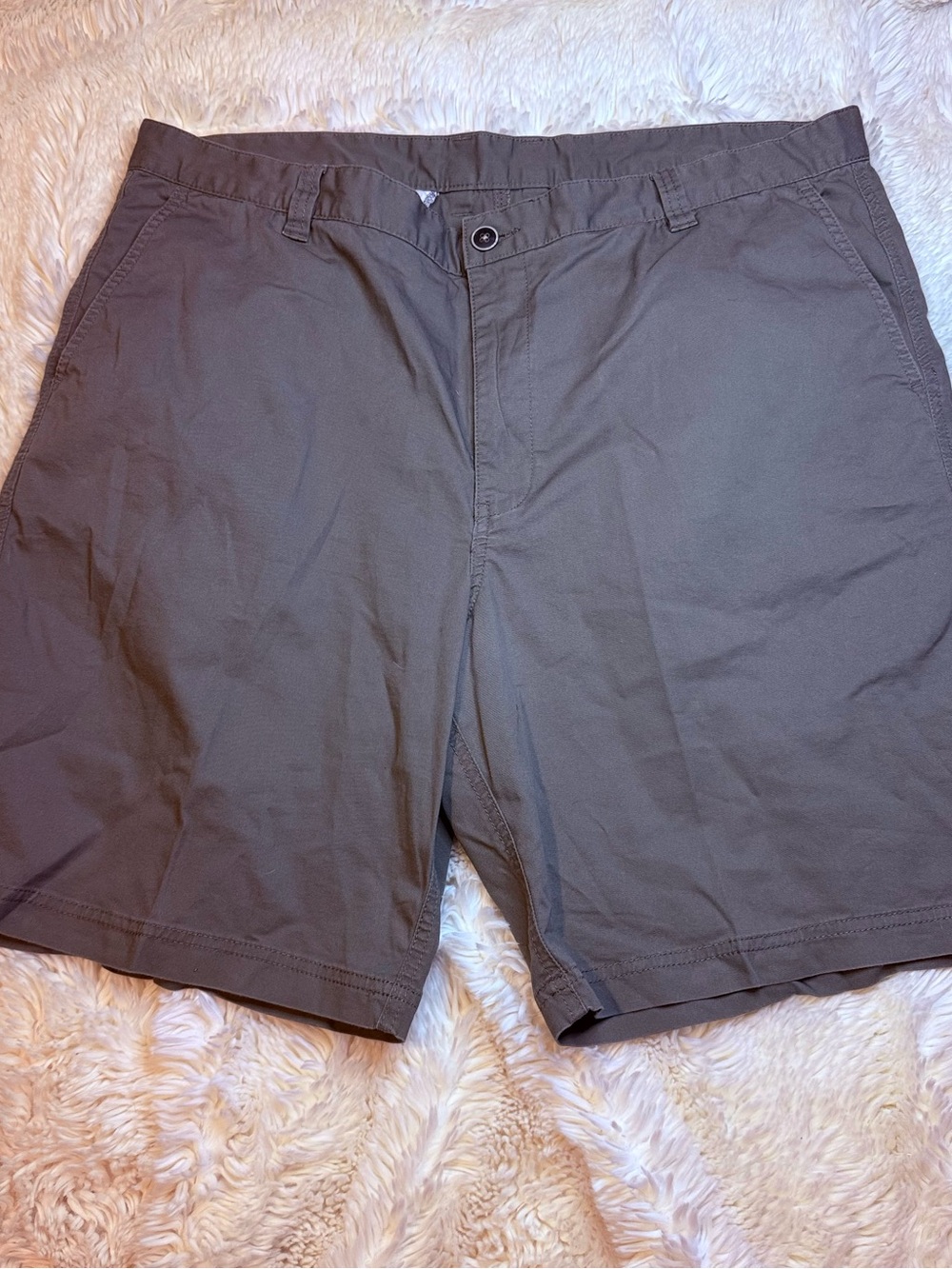 Tommy Bahama Men's gray Flat Front Shorts 40” waist no liner 8-1/2” inseam